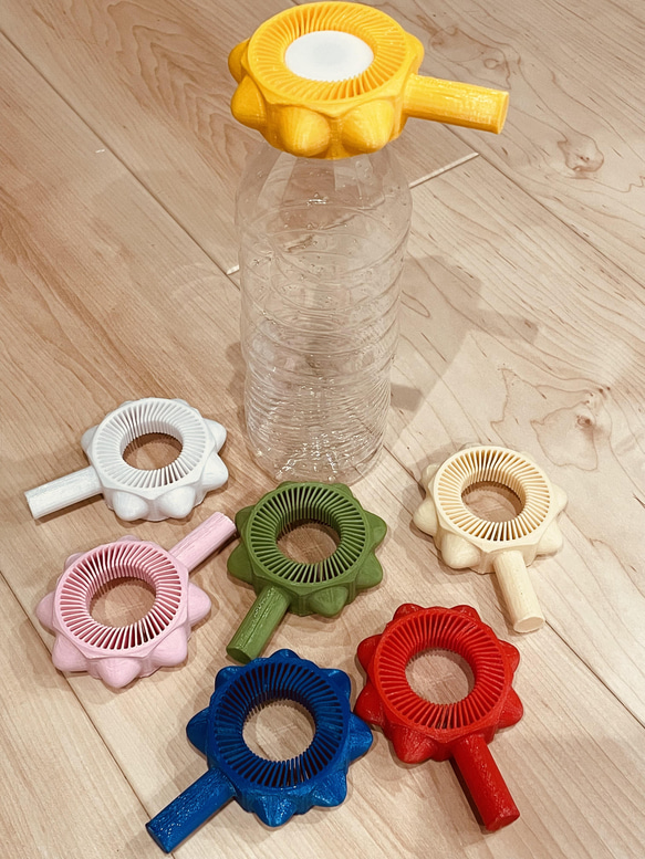 片手で開けられるペットボトルオープナー　 2枚目の画像
