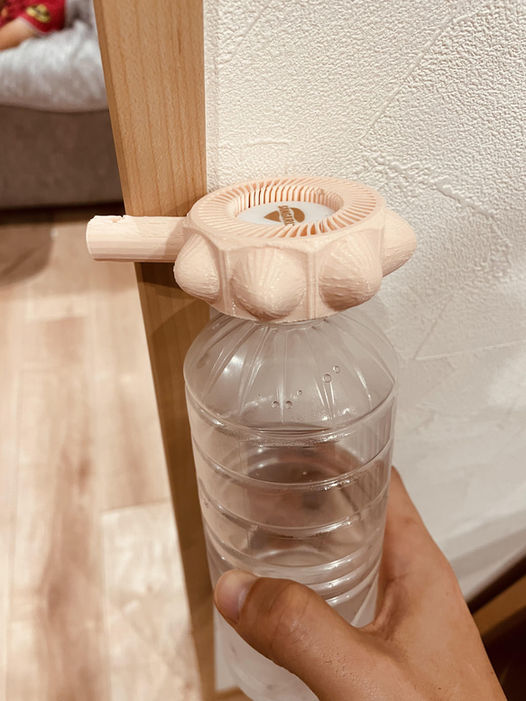 片手で開けられるペットボトルオープナー　 4枚目の画像