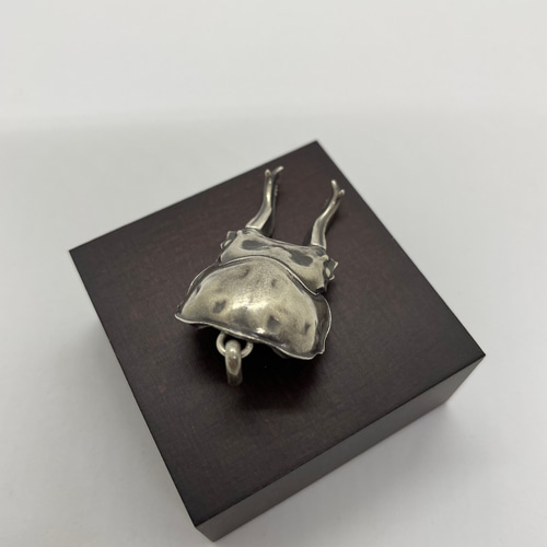オウゴンオニクワガタ♂(ペンダントトップ)シルバーアクセサリー オウゴンオニクワガタ♂(ペンダントトップ)シルバーアクセサリー