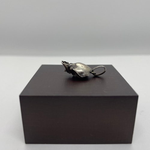 ニジイロクワガタ♀(ペンダントトップ)シルバーアクセサリー ニジイロクワガタ♀(ペンダントトップ)シルバーアクセサリー