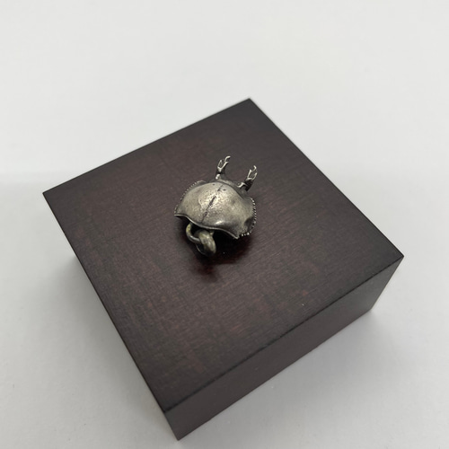 ニジイロクワガタ♀(ペンダントトップ)シルバーアクセサリー ニジイロクワガタ♀(ペンダントトップ)シルバーアクセサリー