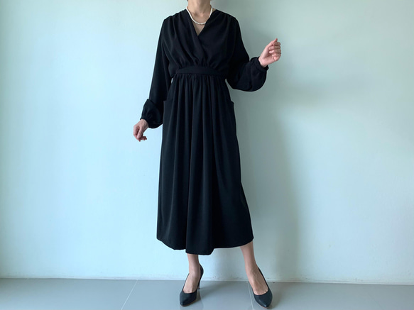 女性らしさを纏う。ギャザーたっぷりの大人の一枚。カシュクール風