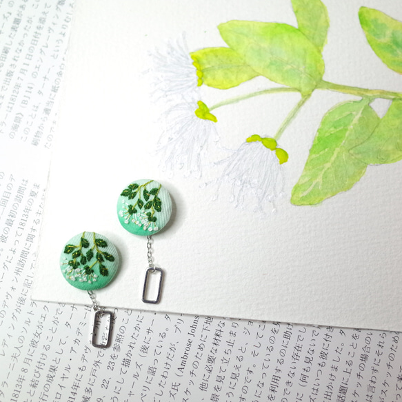 植物#176 台湾在来種 らんしょフウチョウボク 手刺繍耳飾り イヤリング/ピアス 1枚目の画像