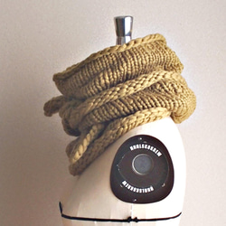 手紡ぎ毛糸の台形マフラー　Kiwi 4枚目の画像