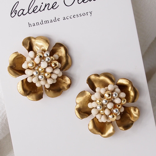 再販】【人気】『heart flower』 真鍮 フラワー 粒々 大ぶり ピアス