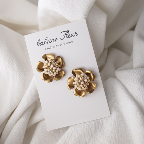 再販】【人気】『heart flower』 真鍮 フラワー 粒々 大ぶり ピアス