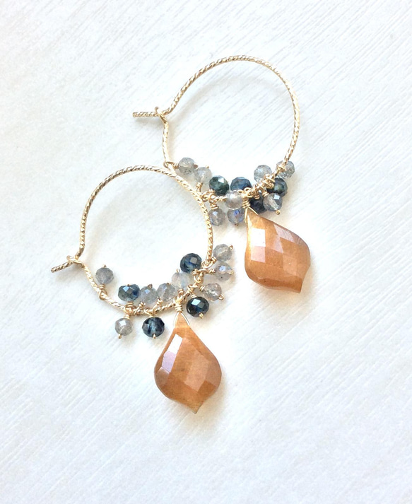 14kgf ゴールドシラームーンストーンのフープピアス 5枚目の画像