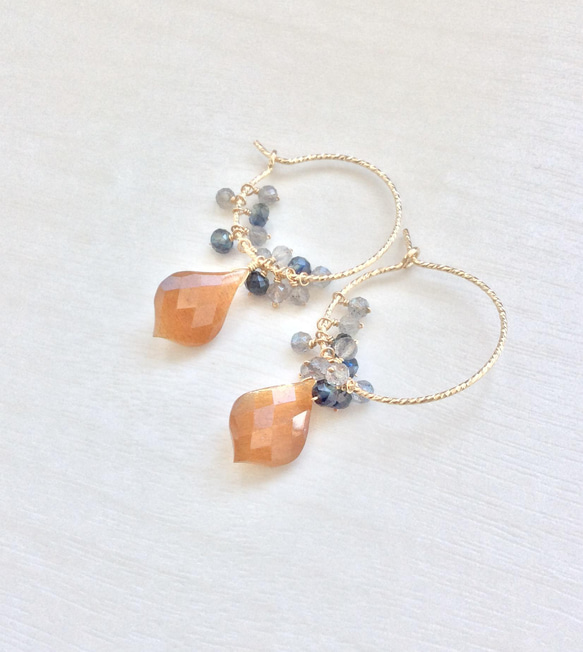 14kgf ゴールドシラームーンストーンのフープピアス 2枚目の画像