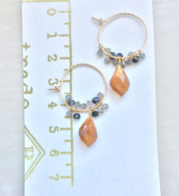 14kgf ゴールドシラームーンストーンのフープピアス 6枚目の画像