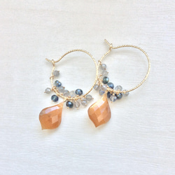 14kgf ゴールドシラームーンストーンのフープピアス 3枚目の画像