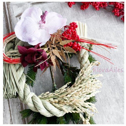 商売繁盛！宝船のしめ縄飾りの高貴な胡蝶蘭は華やかです しめ縄