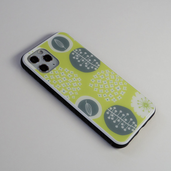 iPhone17対応 強化ガラスケース 北欧 スマホケース 9H強化ガラス  花柄 【お花畑でロンド・イエロー】 5枚目の画像