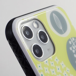 iPhone17対応 強化ガラスケース 北欧 スマホケース 9H強化ガラス  花柄 【お花畑でロンド・イエロー】 7枚目の画像