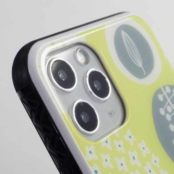 iPhone17対応 強化ガラスケース 北欧 スマホケース 9H強化ガラス  花柄 【お花畑でロンド・イエロー】 7枚目の画像