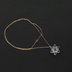 大粒 ヴィンテージガラスの雪の結晶ロングネックレス　14kgf　シンプル　ナチュラル　プレゼント　スノーフレーク 8枚目の画像