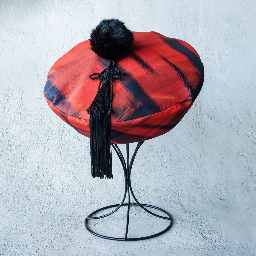 ベレー帽 rikyu ポンポンラビットファーと組紐飾り 絹かすり格子