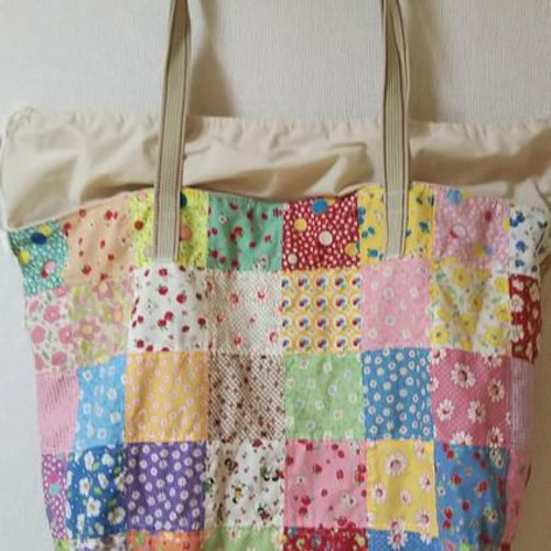 ハンドメイド 大きなバッグ パッチワーク風のかわいい柄 エコバッグ お 