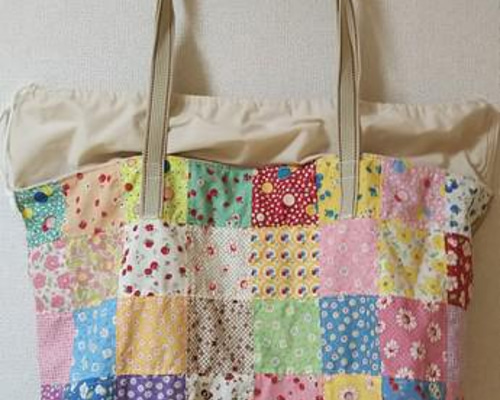 大きなお花のトートバッグ ハンドメイド パッチワーク 手作り ハンドメイド。パッチワーク。大きめトートバッグ花柄