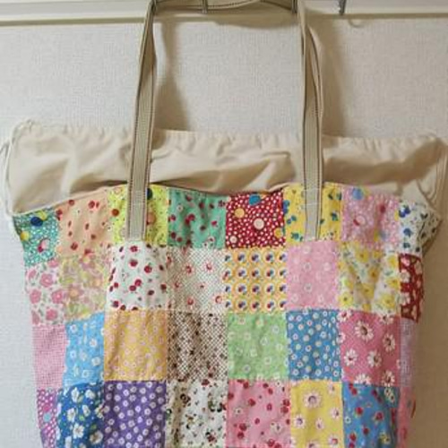 ハンドメイド 大きなバッグ パッチワーク風のかわいい柄 エコバッグ お 