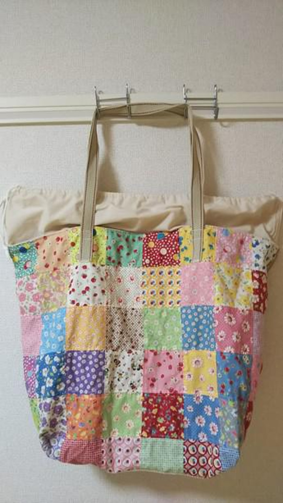 ハンドメイド 大きなバッグ パッチワーク風のかわいい柄 エコバッグ お