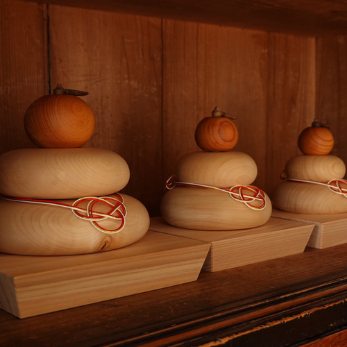 木製鏡餅・大 鏡餅 kunugiyama workshop 通販 13158394｜Creema(クリーマ)