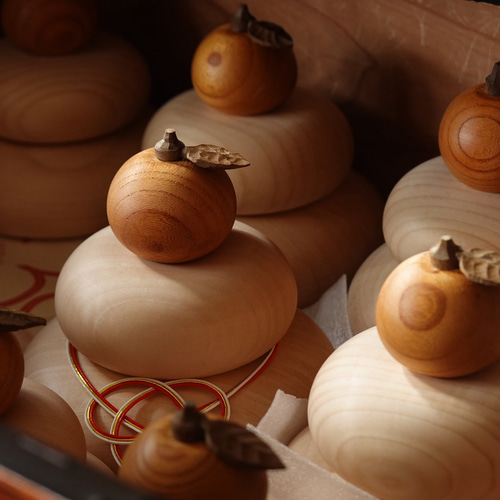 木製鏡餅・大 鏡餅 kunugiyama workshop 通販 13158394｜Creema(クリーマ)