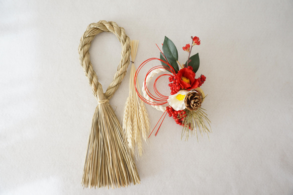 【Creema限定・最後の１点】古風な紅白椿のお正月飾り〜ドアリースタイプ〜 3枚目の画像