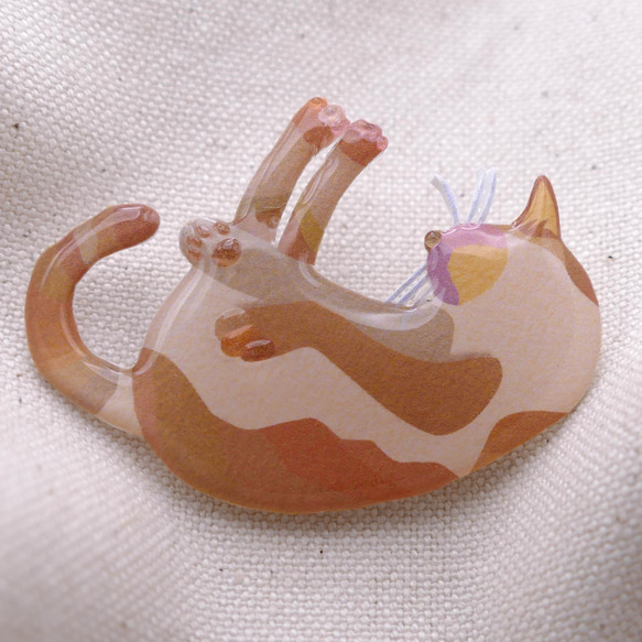猫のブローチ 陽なたぼっこ　No.102-茶-205 1枚目の画像