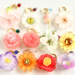 3月の誕生花×誕生石カラーネックレスとリングのセット（チューリップ、アクアマリンカラークリスタルガラス） 8枚目の画像