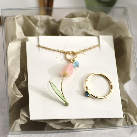 3月の誕生花×誕生石カラーネックレスとリングのセット（チューリップ、アクアマリンカラークリスタルガラス） 4枚目の画像