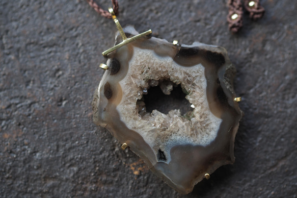 agate geode brass necklace (as is) 1枚目の画像