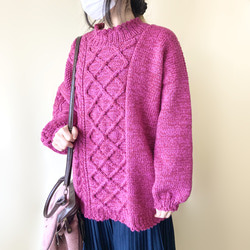 150色＊推し色で作るざっくり編みのアシンメトリーケーブルニットセーター＊手編みニット＊送料無料 2枚目の画像