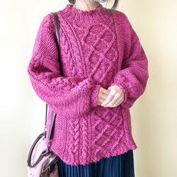 150色＊推し色で作るざっくり編みのアシンメトリーケーブルニットセーター＊手編みニット＊送料無料 1枚目の画像