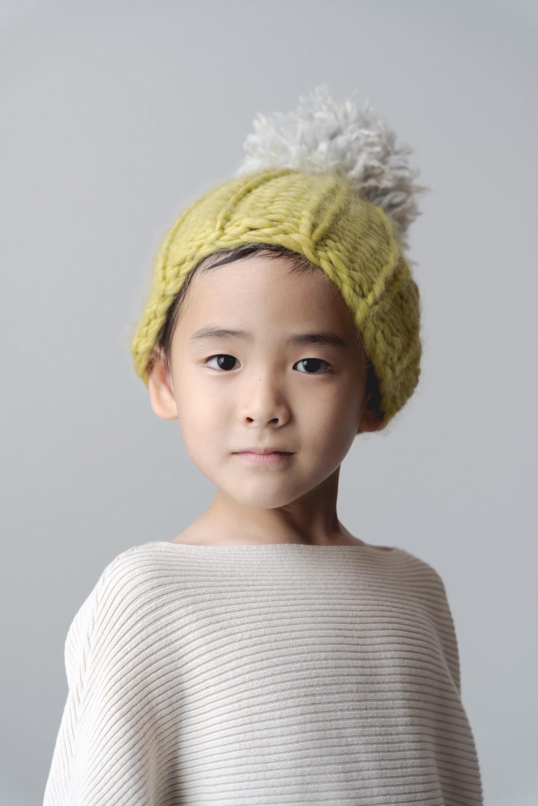 【キッズサイズ】Plump Pompom 大きなポンポンのニット帽　ムース（黄はだ色）