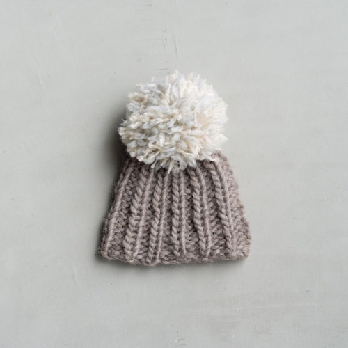 Plump Pompom 大きなポンポンのニット帽 シフォン（チャコールグレー  