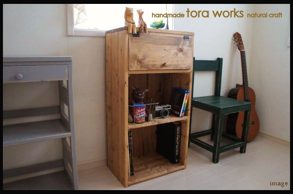 ■アンティ－ク風 パタパタ扉付 カウンターシェルフ ■棚・シェルフ・ラック