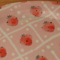 粉狀餐具 粉紅色草莓橢圓形邊盤。 第8張的照片