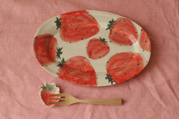 大草莓橢圓形邊緣盤。 第6張的照片