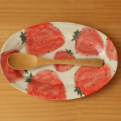 大草莓橢圓形邊緣盤。 第3張的照片
