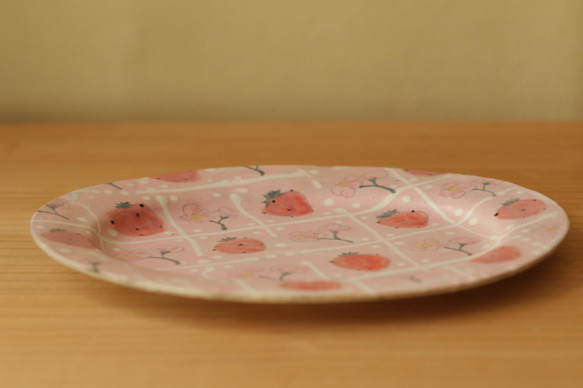 粉狀餐具 粉紅色草莓橢圓形邊緣盤（大）。 第3張的照片