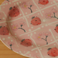 粉狀餐具 粉紅色草莓橢圓形邊緣盤（大）。 第2張的照片