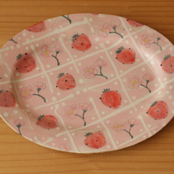 粉狀餐具 粉紅色草莓橢圓形邊緣盤（大）。 第1張的照片