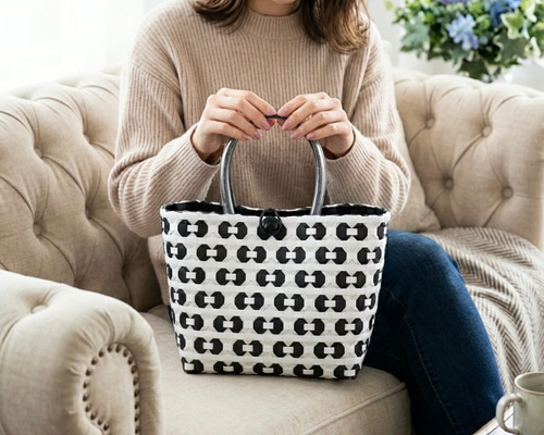 美品♡TOCCA リボン付きかごバッグ レザー ナチュラル×ひブラック 自立 BICOLOR RIBBON TOTE – TOCCA OFFICIAL SITE