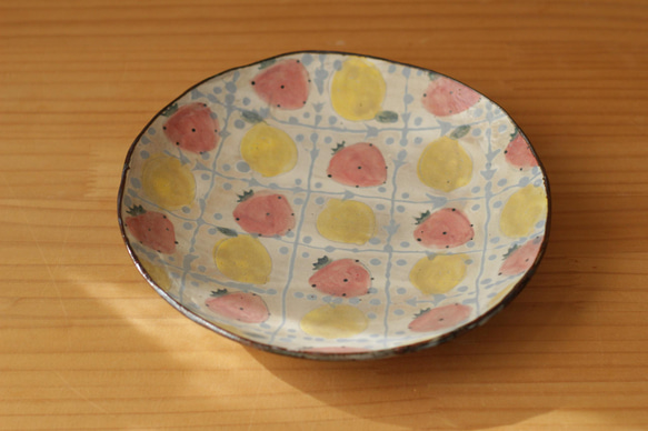 粉狀餐具草莓和檸檬意大利面。 第3張的照片
