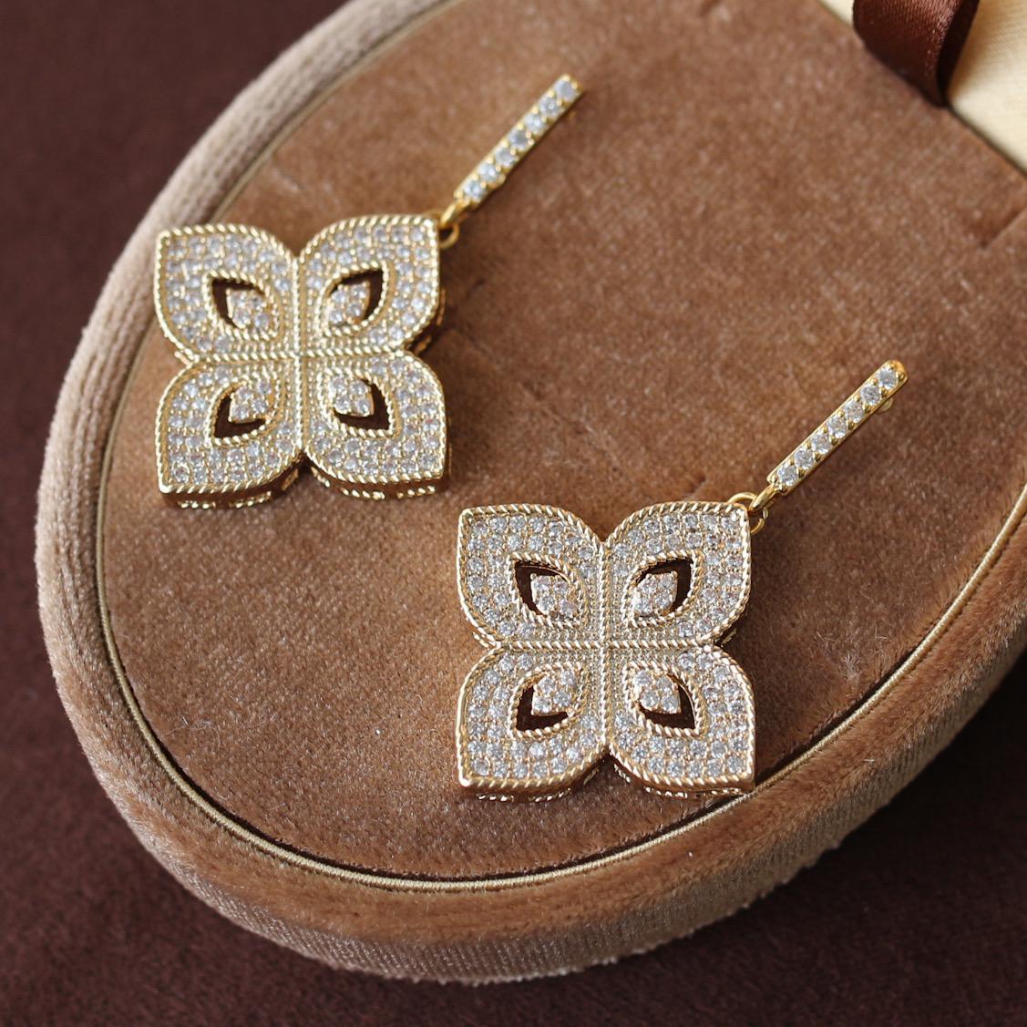 Stella Bridal＊キュービックジルコニア クローバーチャーム <スウィート・トレーフル> ドロップイヤリング