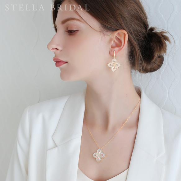 Stella Bridal＊キュービックジルコニア クローバーチャーム <スウィート・トレーフル> ドロップイヤリング 2枚目の画像