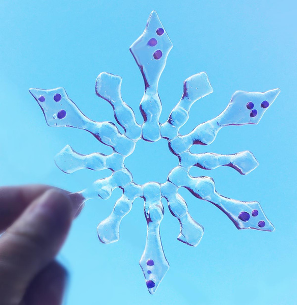 雪の結晶 オーナメント 　ガラスの雪　Snowflake　紫 オーナメント2023 4枚目の画像
