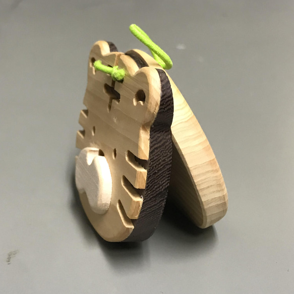 【木製玩具】カスタネット (トラ) 2枚目の画像
