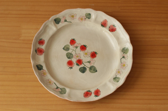 草莓粉和草莓花花邊盤。 第1張的照片