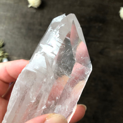 ヒマラヤ水晶　パキスタン・スカルドゥ産　原石 205g 高品質　一部虹入り☆ 10枚目の画像